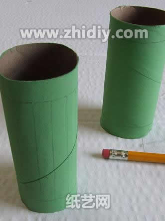 还是对卫生纸筒进行一些颜色与条纹方面的处理‘’