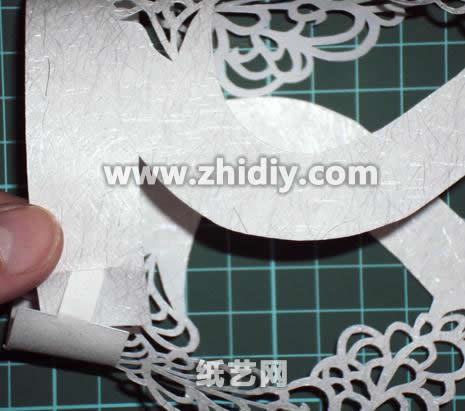 3D立体剪纸雕纸艺装饰手工教程制作过程中的第十一步