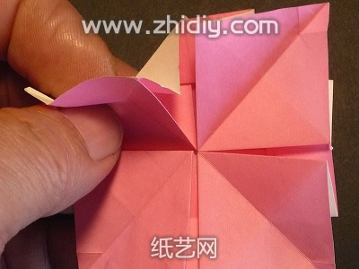 纸折花山茱萸手工折纸教程制作过程中的第三十六步