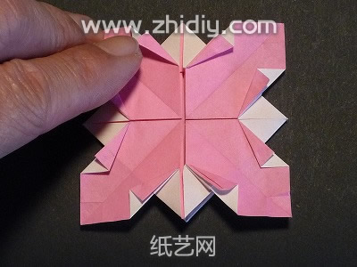 纸折花山茱萸手工折纸教程制作过程中的第四十步
