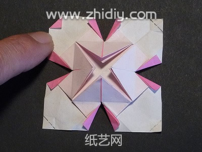 纸折花山茱萸手工折纸教程制作过程中的第四十五步