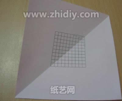 基本的方形纸张是制作折纸的基础