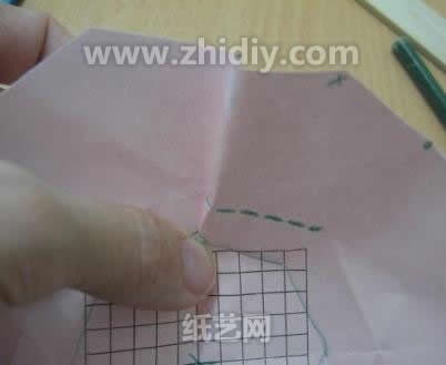 压折的折痕可以让整个折纸变得清晰