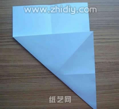 包括折纸千纸鹤在内的许多折纸都需要折痕辅助