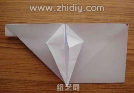 可以看到折纸千纸鹤侧面的一些结构