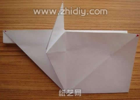 立式折纸千纸鹤手工折纸教程制作过程中的第十五步
