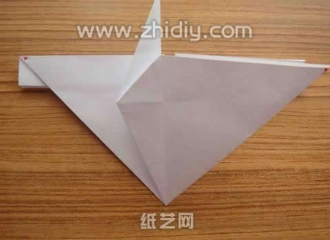 折纸千纸鹤侧面的样式已经比较的清楚了