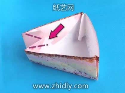 手工折纸蛋糕的图解教程制作过程中的第十一步