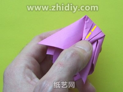 手工折纸郁金香简单图解教程制作过程中的第十一步