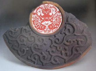 剪纸中中心式构图对于陶瓷艺术的影响