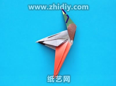 许多手工折纸的鸟类就是使用类似的方法进行制作