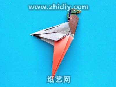 手工折纸鸭子图解教程制作过程中的第十六步