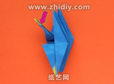 手工折纸鸢尾花束图解教程制作过程中的第二十五步