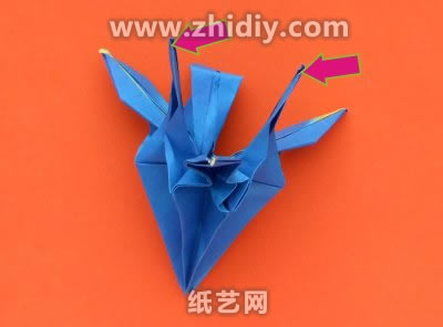 手工折纸鸢尾花束图解教程制作过程中的第三十一步
