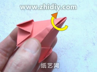 简单手工折纸玫瑰图解教程制作过程中的第二十一步