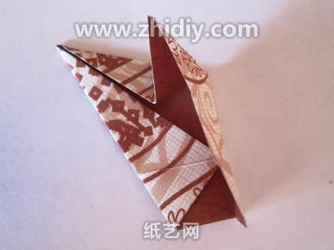 还是对基本的手工折纸感恩星单元进行折叠处理