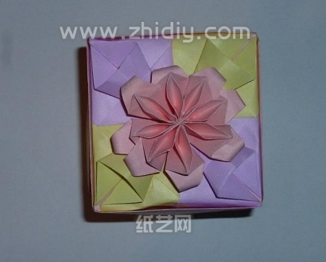 折纸盒子手工自制diy教程完成后精美的纸艺花折纸盒子