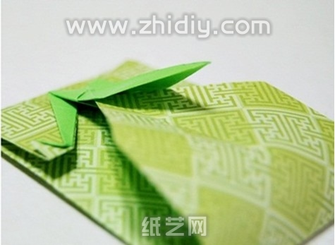 千纸鹤信封的手工折纸教程制作过程中的第三十五步 
