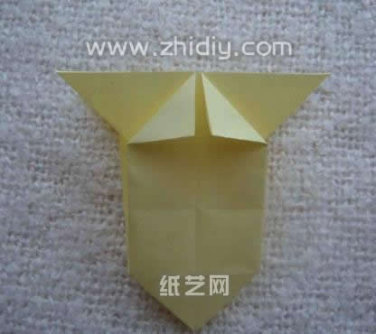现在依旧是在这个基本的折纸模型上进行折纸操作