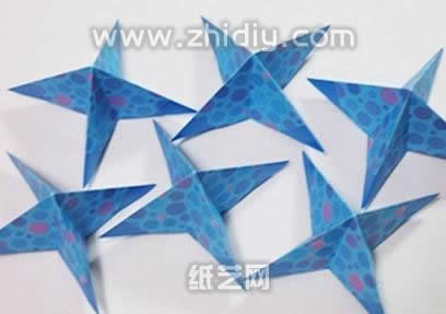 纸艺小吊饰手工折纸图解教程制作过程中的第十六步