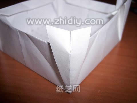 基本的V字型是折纸盒子折纸心立体感的来源