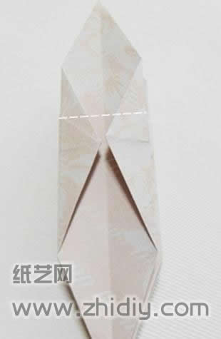 手工折纸花瓶折纸图解教程制作过程中的第十一步