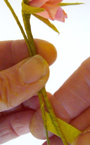 香豌豆花束手工纸艺花实拍教程制作过程中的第十五步