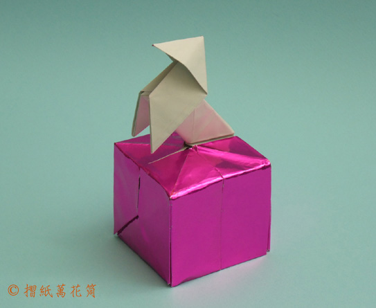 站在台子上的小鸟折纸图谱—Gabriel Alvarez