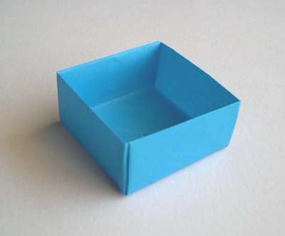 这里展示的是一个基本的手工折纸盒子的教程