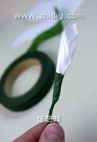 工艺纸胶带同样常常用在纸艺花的制作中