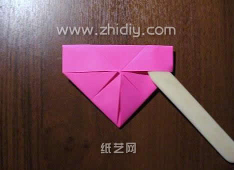 手工折纸书包教程—折纸大全图解系列制作过程中的第十步在这里依旧是要将折纸小衣服的基本结构制作出来