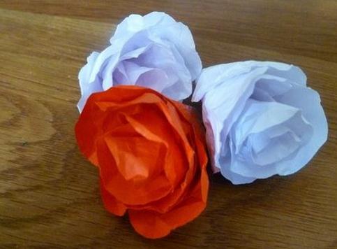 快速制作一个简单的揉纸折纸玫瑰教程