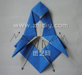 将折纸模型中间的结构向左右两边进行折叠的目的是将折纸主红雀的翅膀展开了