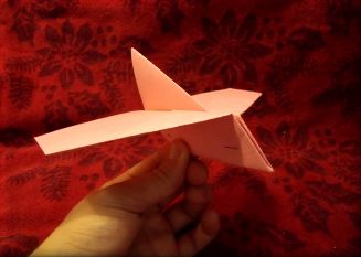 火蛾折纸飞机的折法图解教程