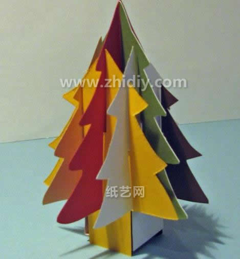 最终完成最后一个大圣诞树插到立体的圣诞树结构上面很具有质感