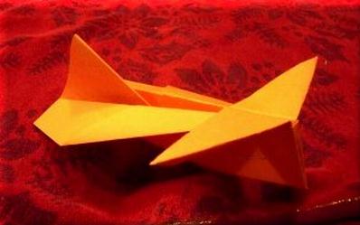 简单但是制作起来很酷的折纸飞机教程你怎么能够错过呢