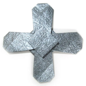 翻转之后的折纸模型就是第一种类型的圣诞节基督折纸十字架
