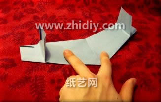 折纸飞机机翼的制作和调整可以让折纸飞机更加的具有立体感