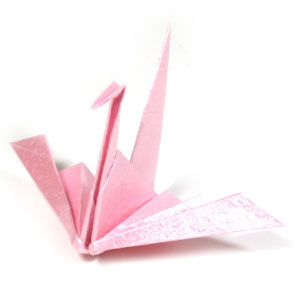 这是一种非常经典的折纸千纸鹤制作教程来制作出漂亮的折纸千纸鹤来