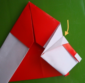 基本的折叠主要体现在折纸模型侧边的结构上面和主要的外形上