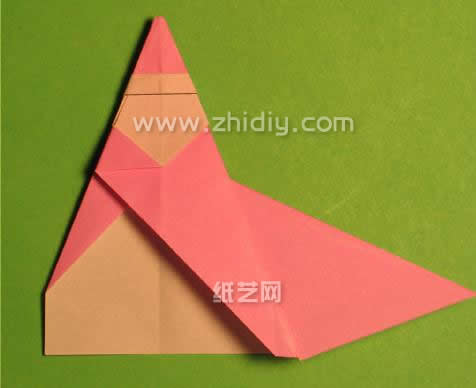 折纸圣诞老人的包裹是本折纸教程制作过程中的一个难点