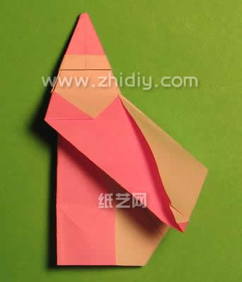 折纸圣诞老人的包裹是通过翻折的方式制作出来的