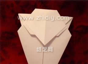 根据折纸猫头鹰本身的样貌来制作折纸猫头鹰