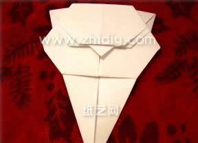 现在折叠出来的折纸猫头鹰在形象上更加的真实和漂亮