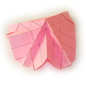 现在可以看到这个QT折纸玫瑰的边缘结构有了立体感