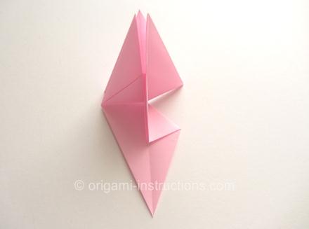 有效的折叠直接将纸玫瑰花的模型结构来出来成十字星的构型