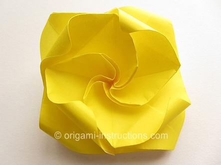 有效的折叠主要体现在折纸玫瑰花的最终塑形方面和效果方面