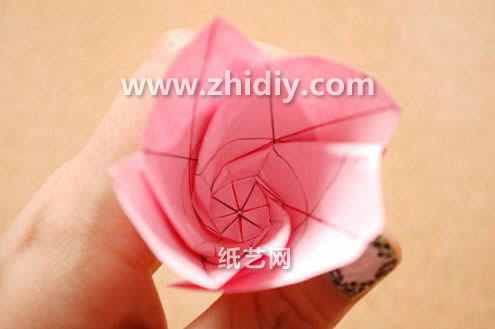 分享优良的折纸玫瑰花教程给最需要制作折纸玫瑰的人
