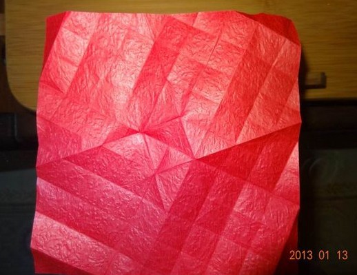 掌握精彩的纸玫瑰折法可以让折纸玫瑰制作变得更加有趣