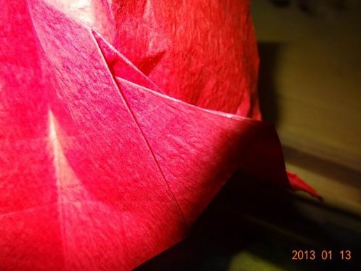 跟着精彩的折纸玫瑰视频也同样可以学习精彩的纸玫瑰的折法